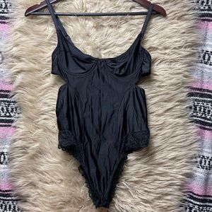 Urban Outfitters • Cutout Bikini Bodysuit • Black • M